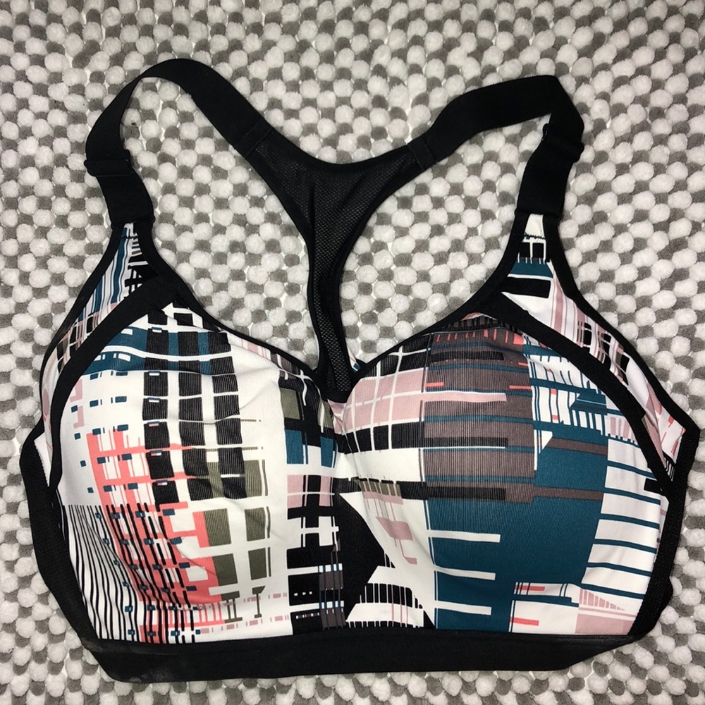 Victoria Sport (VS) incredible sports bra • 36 DD•